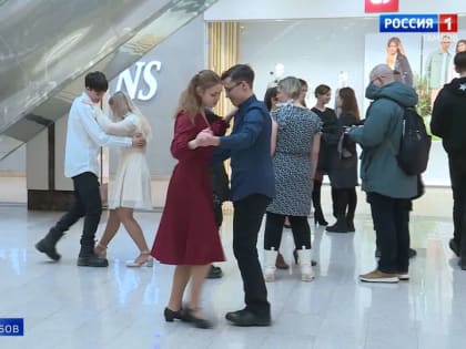 Тамбовчане станцевали «Случайный вальс»