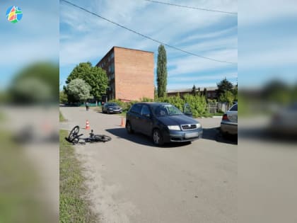 На улице Тимирязева мальчик на велосипеде врезался в машину