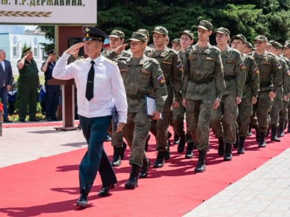 Максим Егоров поздравил выпускников Военного учебного центра Державинского университета