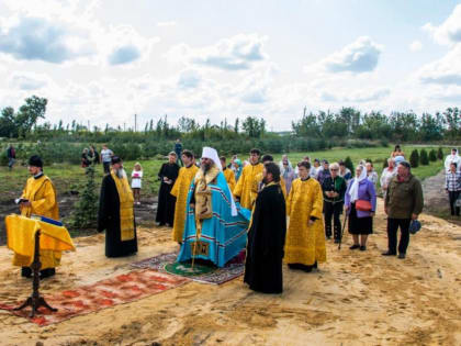 Под Тамбовом освятили кресты и купола строящегося храма