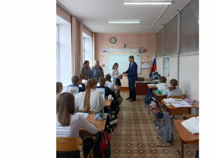 Городское отделение партии «Единая Россия» поблагодарило школьников за помощь в организации майских праздников