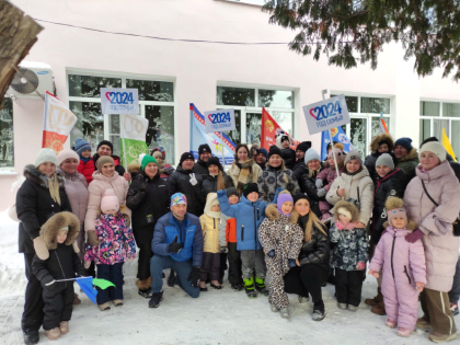 Юные мичуринцы вместе с родителями активно проводят свободное время всей семьей
