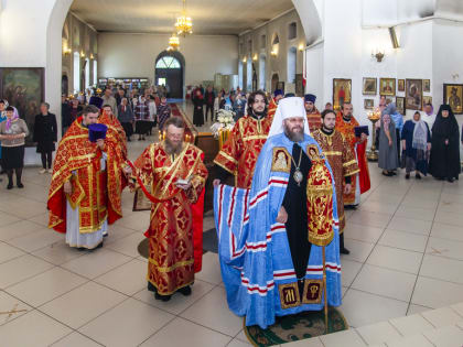 Архипастыри Тамбовской митрополии совершили Божественную литургию в Христорождественском кафедральном соборе города Уварово