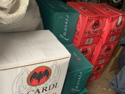 Полицейские нашли в гараже у 60-летнего жителя Тамбова около 1800 литров поддельного алкоголя