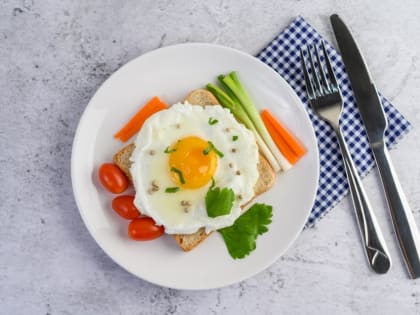 Диетолог объяснила, почему нельзя пропускать завтрак