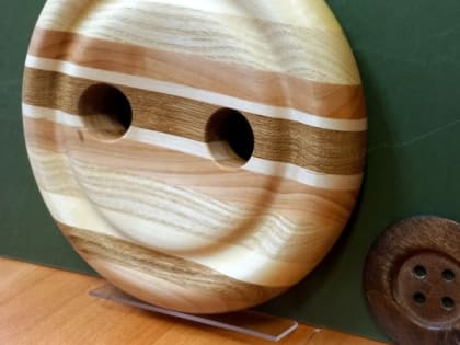 Гигантская пуговица пополнила коллекцию музея Державинского университета