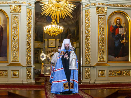 В канун праздника Богоявления митрополит Феодосий совершил всенощное бдение в Спасо-Преображенском кафедральном соборе