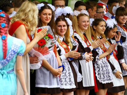 Министр просвещения назвал даты последних звонков и выпускных в школах России в 2023 году