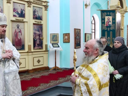 Божественная литургия архиерейским чином в праздник Сретения Господня в Покровском храме в селе 2-я Гавриловка