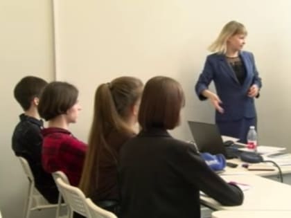 В ТГУ открыли профильную смену по иностранному языку для школьников