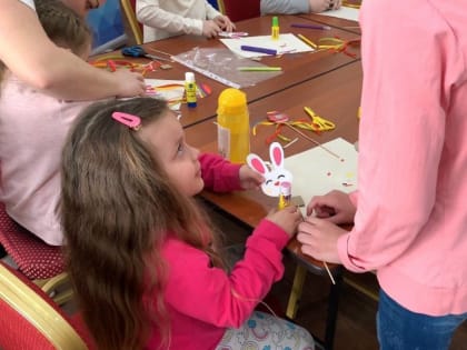 Сторонники партии «Единая Россия» сделали с детьми пасхальный декор