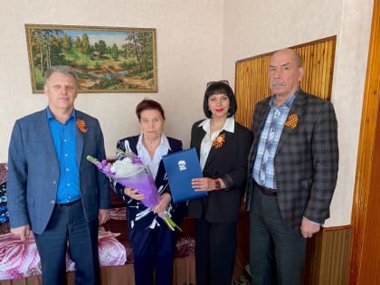 В Умете поздравили с днем рождения старейшего члена партии «Единая Россия»