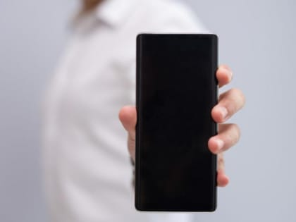 Судебные приставы арестовали телефон должника в Тамбове