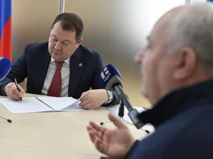 В планах реконструкция стадиона в парке Дружбы: Максим Егоров провёл приём граждан