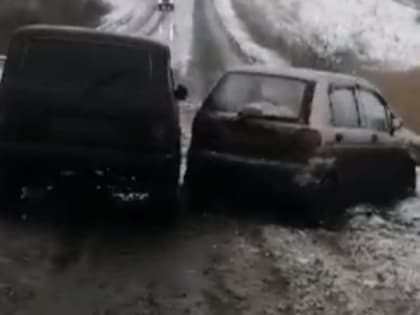 «Матиз» въехал в отбойник на автодороге в Ржаксинском округе