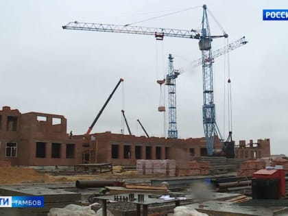 Максим Егоров проинспектировал ход строительства новой школы в микрорайоне Майский