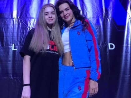 Элина Вострикова проходит обучение в школе танцев Аллы Духовой