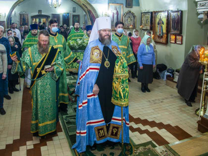 В день памяти преподобного Серафима Саровского митрополит Феодосий совершил Божественную литургию в Покровском соборе