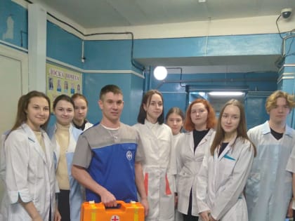 Обучающиеся профильного класса по химико-биологическому направлению Инжавинской общеобразовательной школы в целях профориентационной работы побывали на экскурсии в Инжавинской ЦРБ.