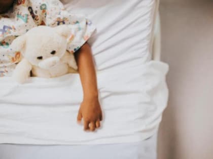 Родителям могут разрешить бесплатно находиться в больнице с детьми до 8 лет