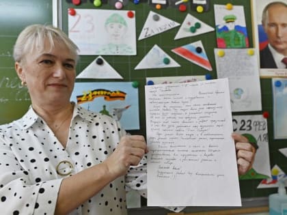 Максим Егоров передал тамбовским школьникам письма от артиллеристов, которые несут службу в Белгородской области