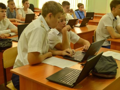 Ученики Многопрофильного кадетского корпуса изучают программирование беспилотных летательных аппаратов