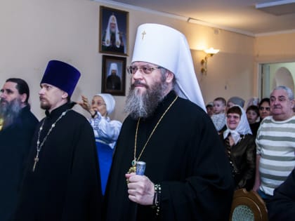 Митрополит Феодосий посетил Рождественский концерт в воскресной школе Покровского собора
