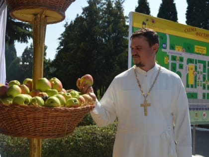 В Петровском округе целый день длился «Фруктовый вернисаж»