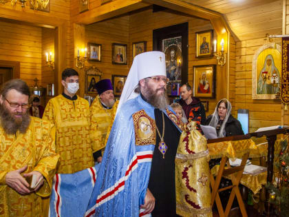 Митрополит Феодосий совершил Божественную литургию в храме в честь святителя Николая, архиепископа Мир Ликийских, в день 10-летия возведения в сан митрополита