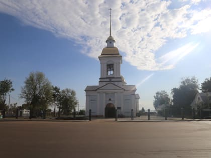 Продолжается благоустройство территории кафедрального собора в Уварово