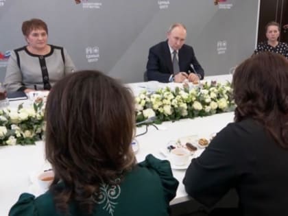 Владимир Путин пообщался с представителями фонда «Защитники Отечества»