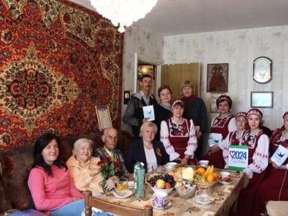 Известный староюрьевский поэт и его супруга отметили золотой юбилей