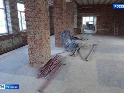 Ход капремонта 21 лицея проверили родители и представители городской власти