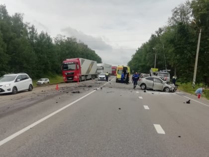 В лобовом столкновении иномарки и «КамАЗа» под Мичуринском погибли два человека и ранены трое