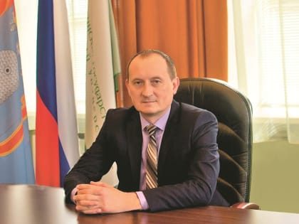 Руководитель Мичуринского ГАУ Сергей Жидков поздравляет с Днем российской науки