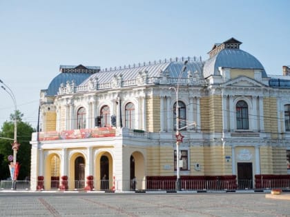 Тамбовтеатр покупает раскладные стулья на 4,5 миллиона рублей