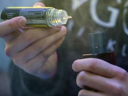 В Минздраве рассказали об опасности "вейповой пневмонии"