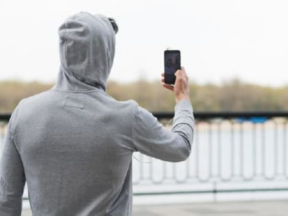 Тамбовчанин под предлогом звонка похитил айфон у 15-летнего подростка