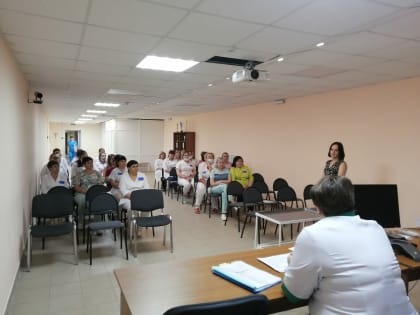 07.06.2023 г помощник эпидемиолога Назарова Н. В. выступила с докладом "Дезинфекция воздуха и рабочих поверхностей", рассказав о видах дезинфекции, дезинфицирующих средст