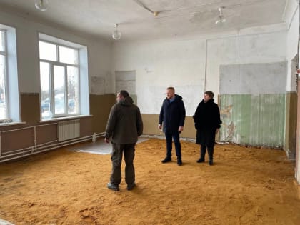 Депутат облдумы проинспектировал капремонт школы в селе Шульгино Мордовского района
