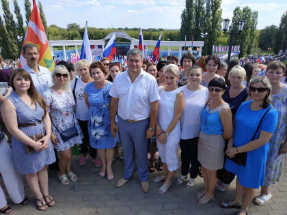 22.08.2019 работники ТОГБУЗ «Тамбовская ЦРБ» приняли участие в акции, посвященной празднованию Дню флага Российской Федерации.