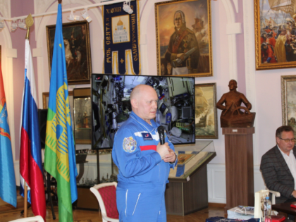 В Музейно-выставочном центре региона появился вымпел, побывавший на космической орбите