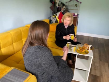 Депутат Госдумы Тамара Фролова подарила сыну добровольца СВО ноутбук