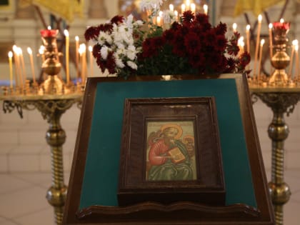 Божественная литургия архиерейским чином в день памяти преставления апостола и евангелиста Иоанна Богослова
