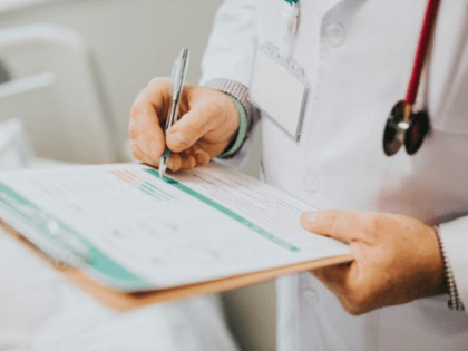 Россиянам рассказали, как самостоятельно определить онкологию