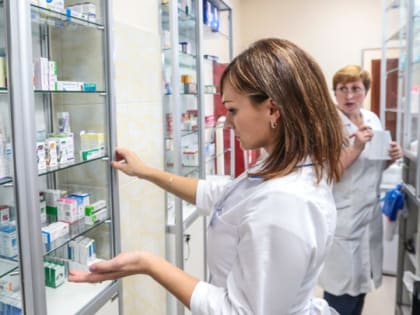 Жители России смогут сдавать просроченные лекарства в аптеки или больницы