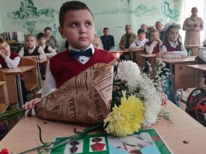 В школе №1 города Моршанска открыли Парту героя в честь сержанта Максима Блохина