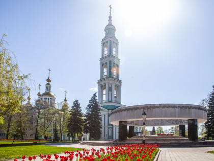 В день памяти великомученика Георгия Победоносца митрополит Феодосий совершил Божественную литургию в Спасо-Преображенском кафедральном соборе города Тамбова