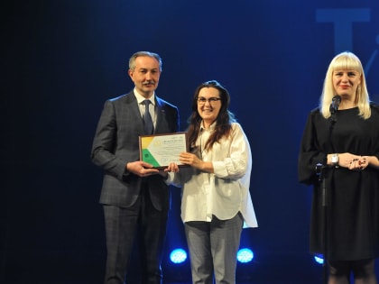 Ректору технического университета вручили сертификат за первое место в рейтинге "зеленых" вузов России