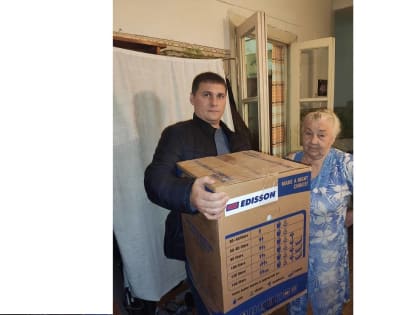 Депутат облдумы помог приобрести нуждающейся семье водонагреватель